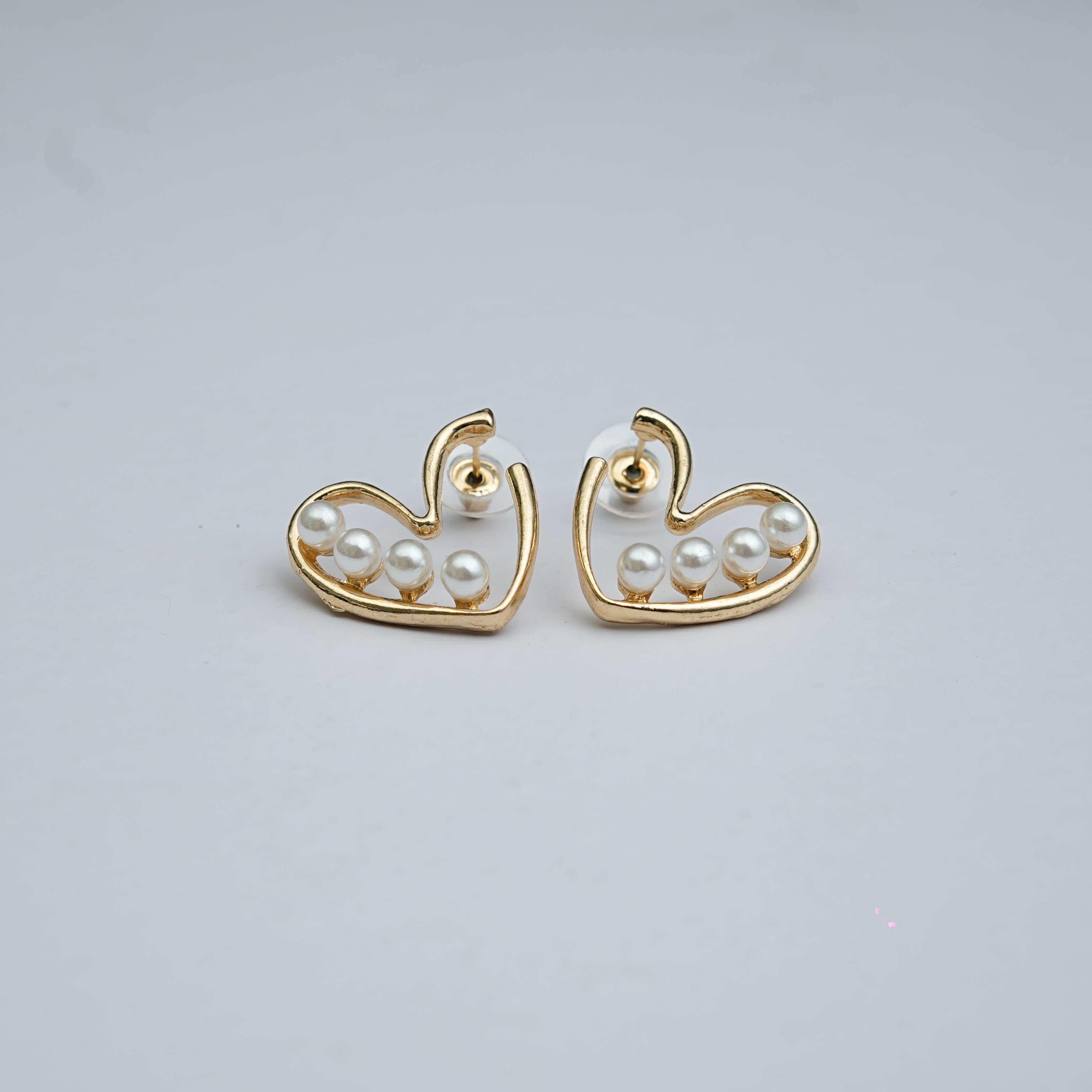 Lustre pearl Heart Stud earrings