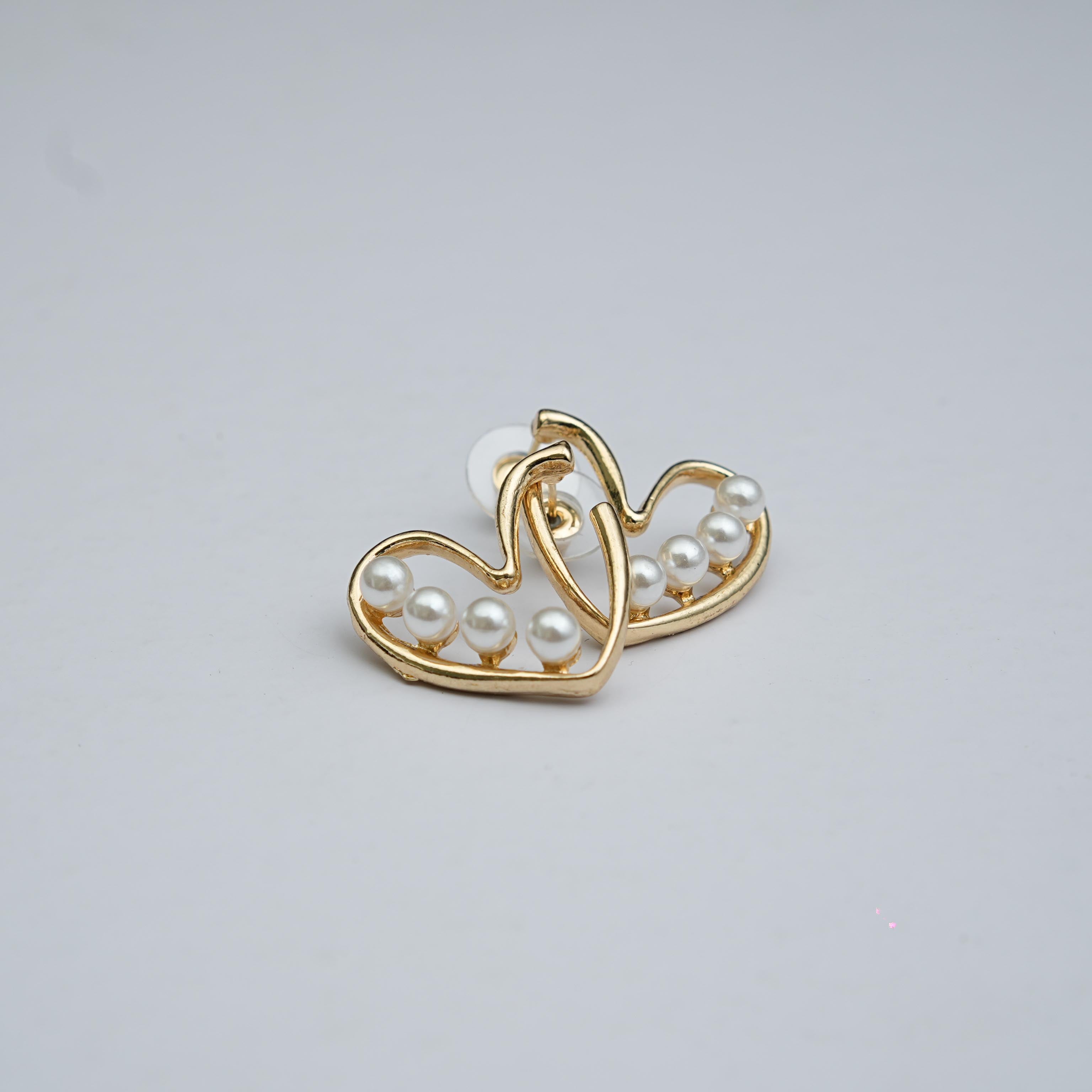 Lustre pearl Heart Stud earrings