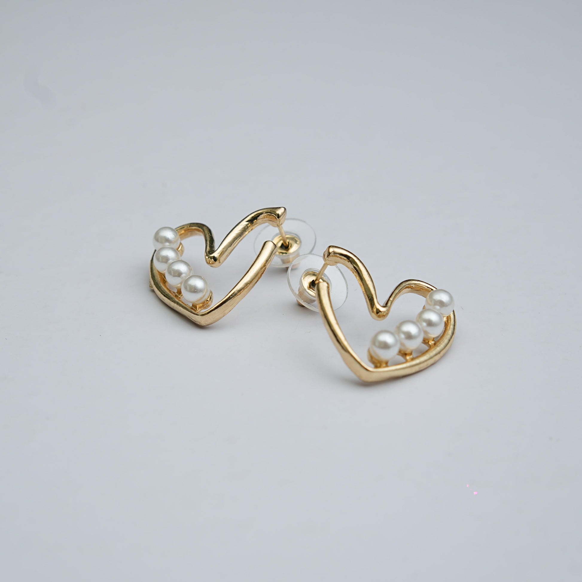 Lustre pearl Heart Stud earrings