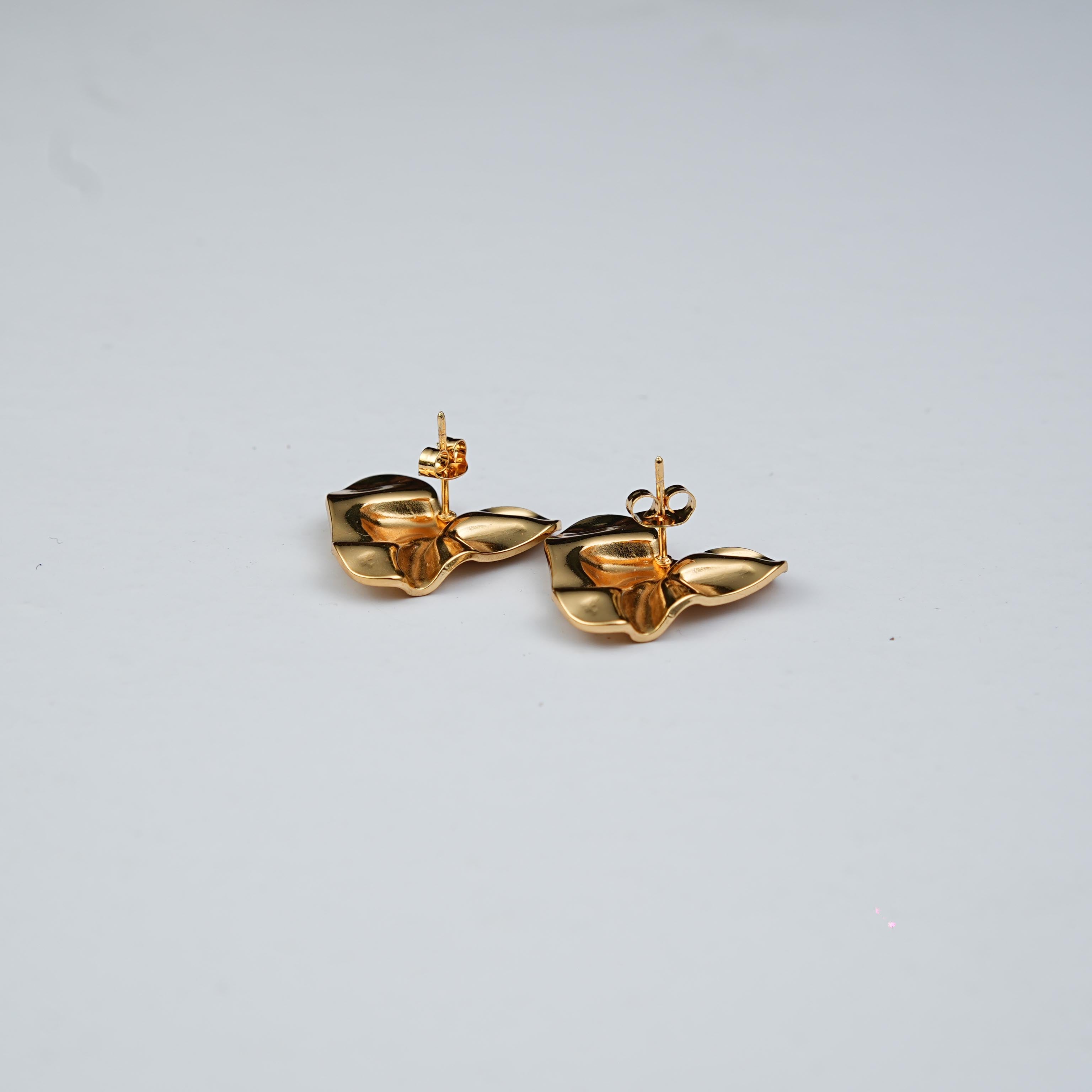 Lustre Heart Stud earrings