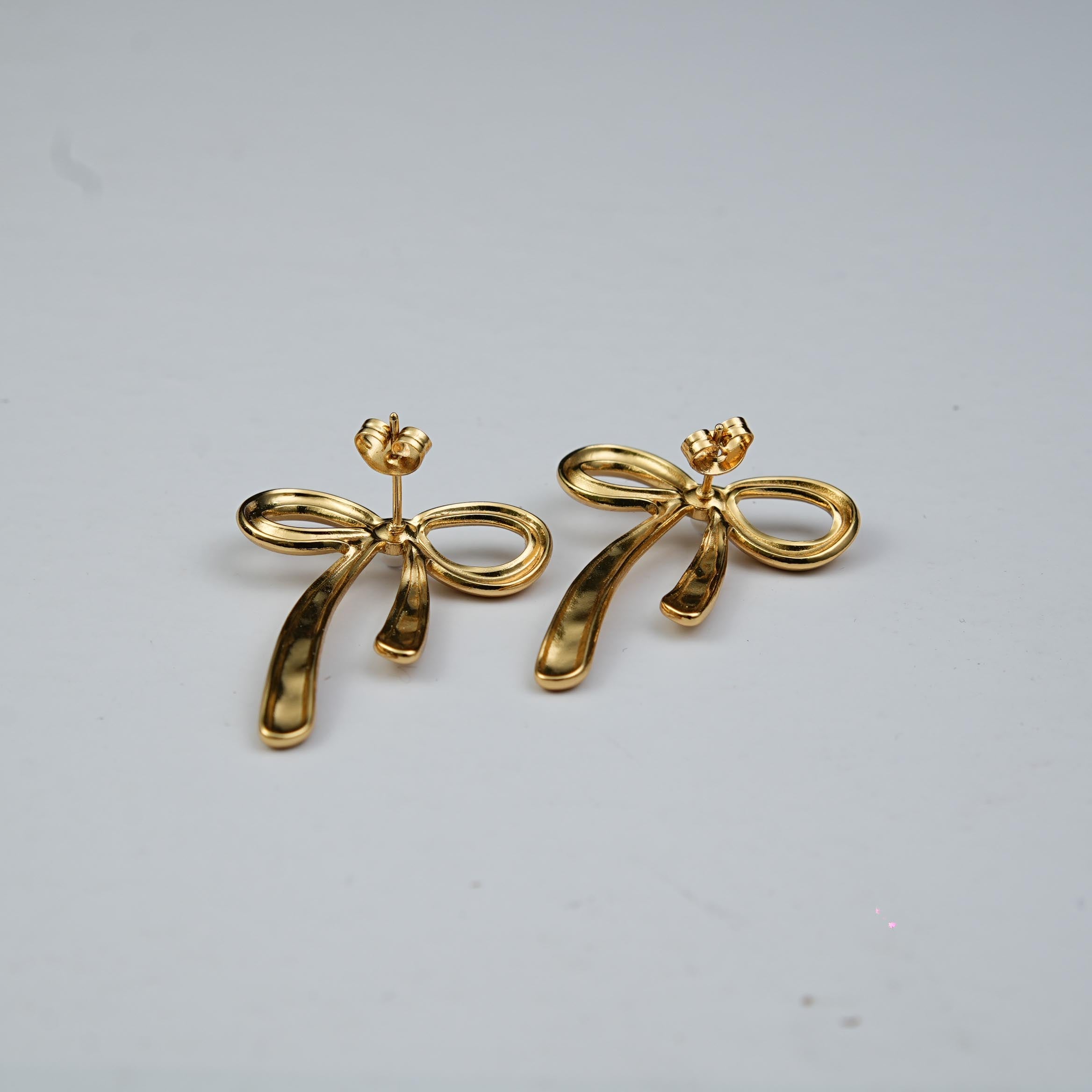 Lustre Bow Timeless earrings