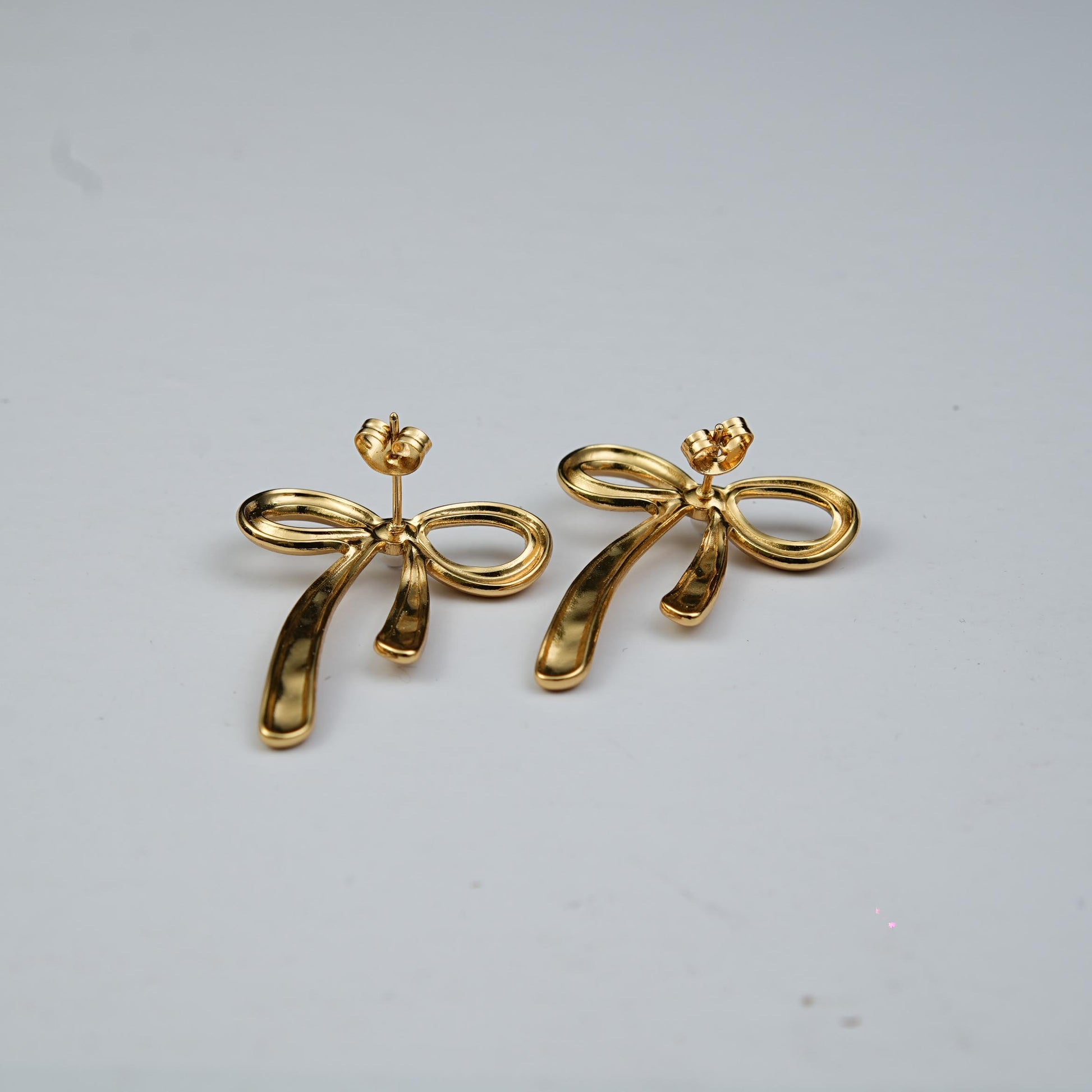 Lustre Bow Timeless earrings