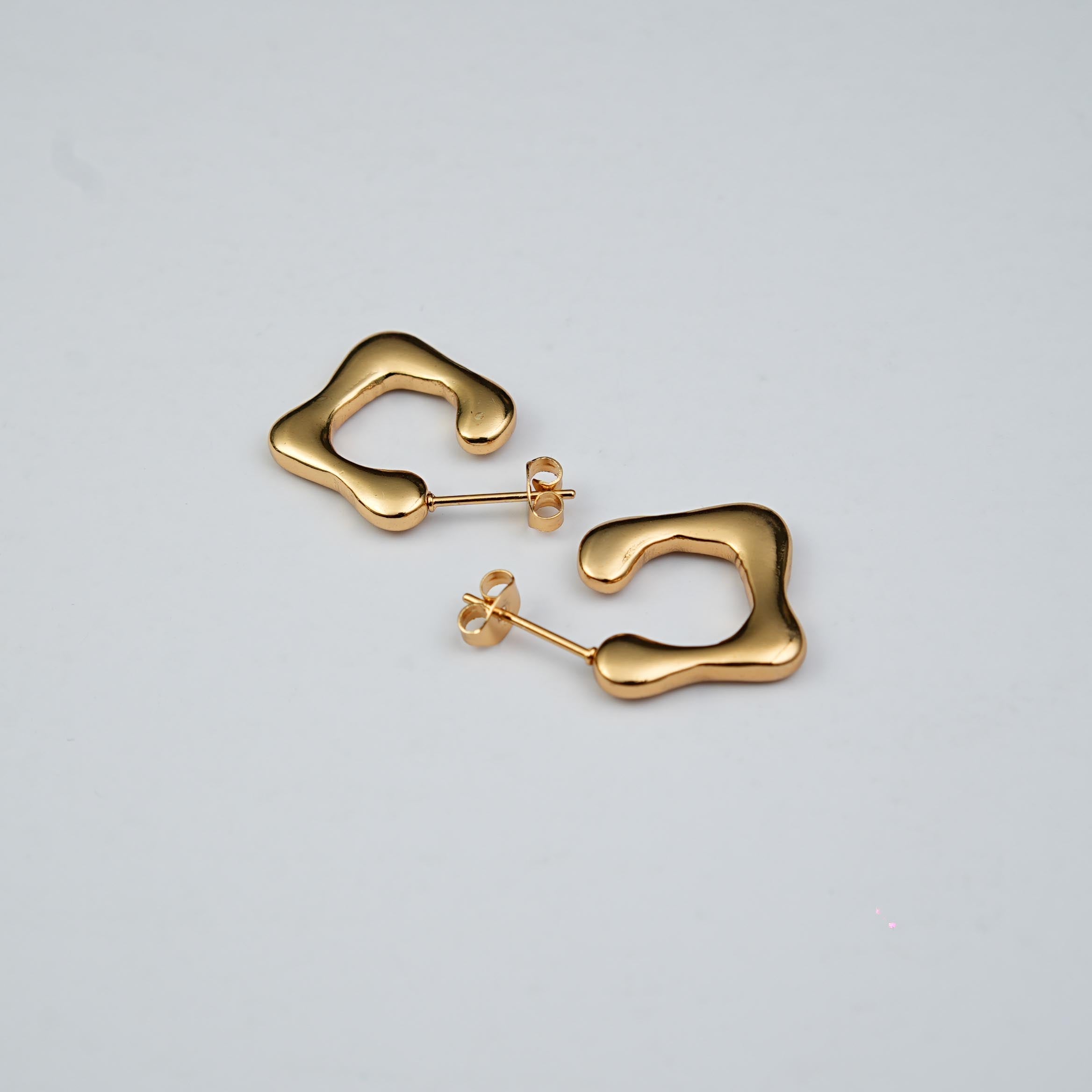Orbit Curve Hoops