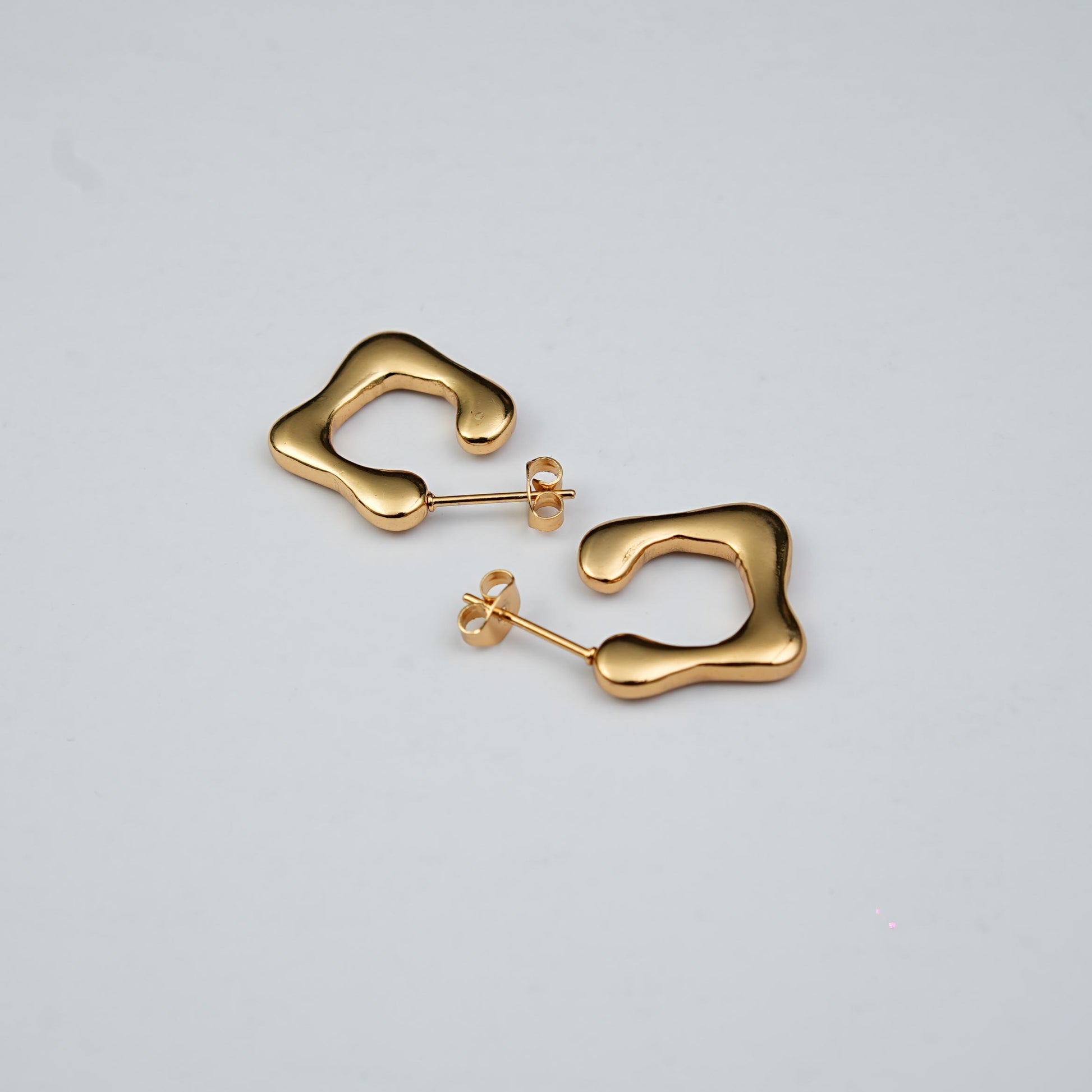 Orbit Curve Hoops